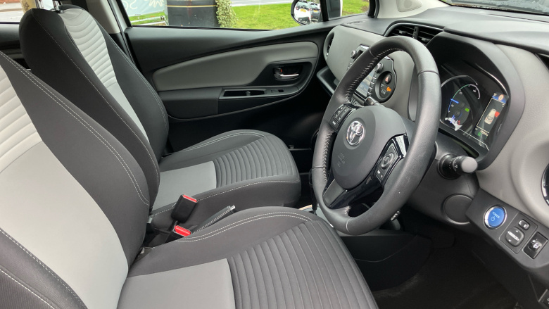 Toyota Yaris 1.5 Hybrid Icon Tech 5dr CVT Hybrid Hatchback